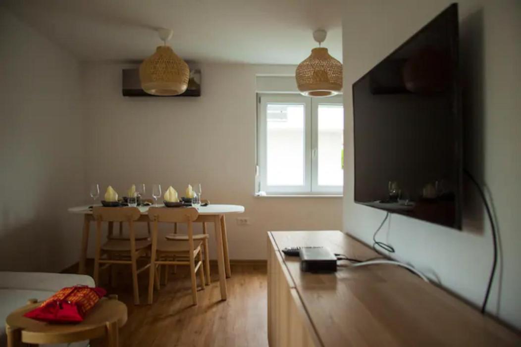 Chang Thai Apartments Любляна Экстерьер фото